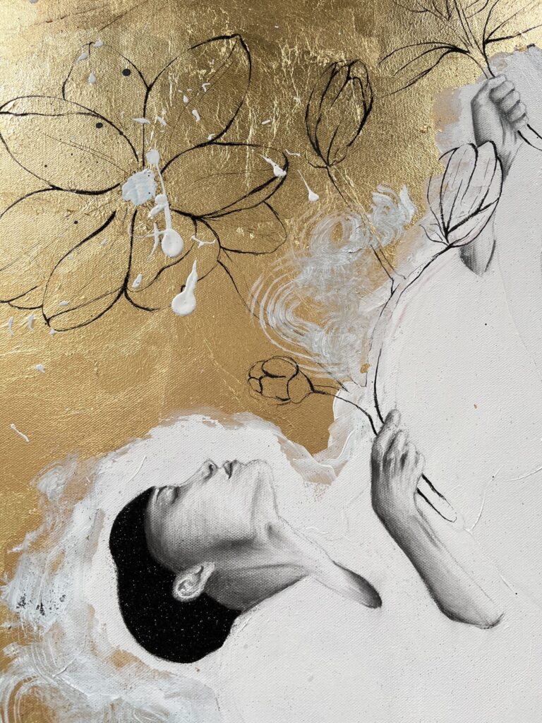 Details Bild Courage Kopf von Frau gezeichnet mit Blumen auf goldenem Hintergrund Nadine Elsner