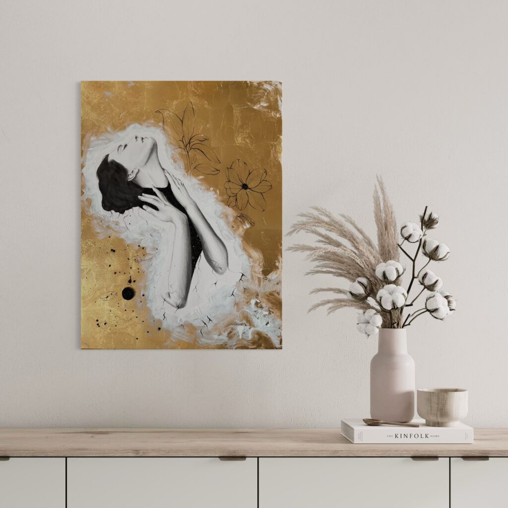 Raumbeispiel starke Wurzeln über heller Kommode mit heller Deko Nadine Elsner